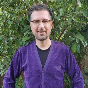 Wesc velvet velour cardigan sweater long-sleeve purple eggplant streetwear med